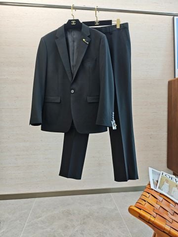 BỘ VEST NAM VS PHOM SUIT TỐI GIẢN GHIM CÀI KIM LOẠI SANG TRỌNG
