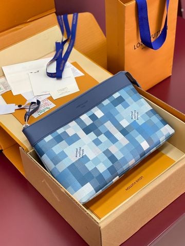 CLUTCH CẦM TAY NAM LV* POCHETTE VOYAGE SOUPLE DAMOFLAGE CANVAS DENIM-BLUE