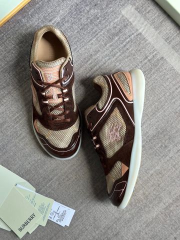 GIÀY NAM BURBERR*Y  * RUNNER PHỐI NÂU CÁT – LƯỚI THOÁNG, ĐẾ ÊM ĐÀN HỒI