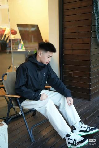 GIÀY SNEAKER NAM NỮ L V TRAINER PHOM DÀY DẶN – ĐIỂM NHẤN MONOGRAM & LOGO