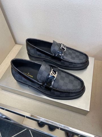 GIÀY MOCCASIN NAM L*V  CARO XÁM – KHÓA LOGO KIM LOẠI, ĐẾ TPU NHẸ
