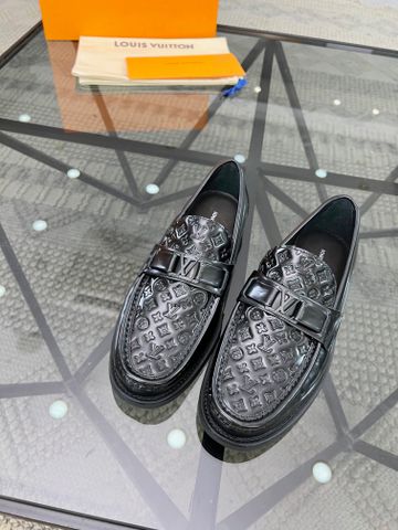 GIÀY LOAFER NAM LV* MONOGRAM DA BÊ – ĐẾ CAO SU ÊM, NÂNG CHIỀU CAO NHẸ