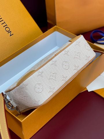 TÚI ĐEO CHÉO NAM NỮ L V TROCADERO MINI MONOGRAM HERITAGE PHOM HỘP VIỀN DA