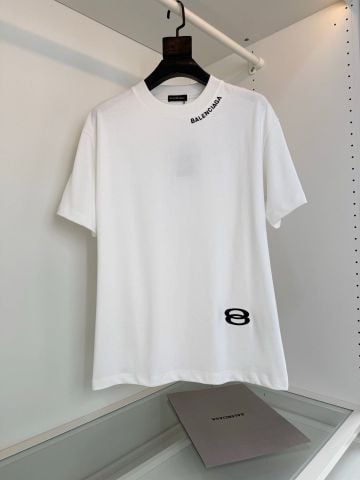 ÁO THUN NAM NỮ BALENC*AGA THÊU CHỮ CỔ ÁO – PHOM RỘNG NHẸ THỜI TRANG