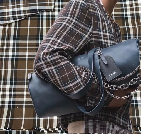 TÚI XÁCH NAM L V NEEDLE BAG H39 DA BÊ NAPPA PHOM TRỤ DI SẢN PHARRELL WILLIAMS