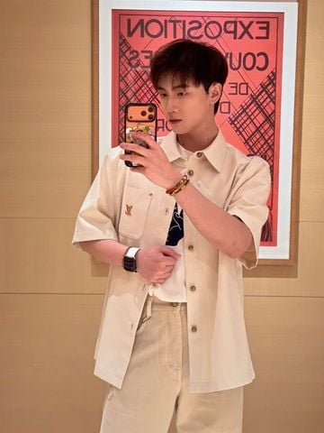 ÁO SƠ MI NAM L V CỔ BẺ TAY NGẮN VẢI COTTON–LINEN SLUB THÊU LOGO TÚI NGỰC