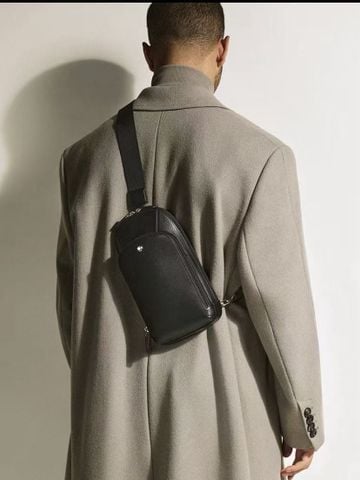 TÚI ĐEO CHÉO NAM M B SARTORIAL – PHOM SLING GỌN, DA BÒ FULL-GRAIN VÂN SAFFIANO