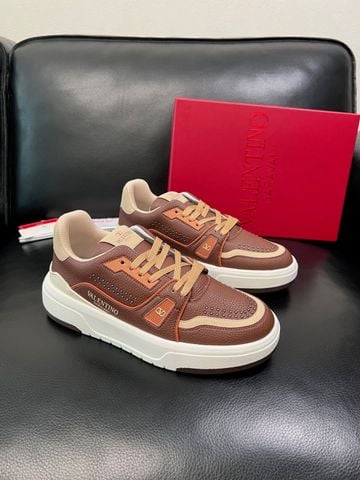 GIÀY SNEAKER NAM VLTN PHỐI DA HẠT ĐÍNH STUD NỔI BẬT ĐẾ CAO BẢN