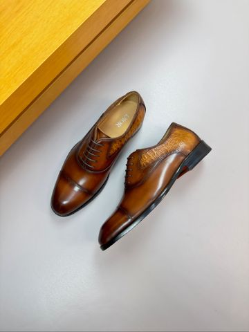 GIÀY TÂY NAM DR OXFORD CAP TOE DA BÊ PATINA DẬP MONOGRAM