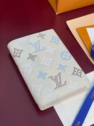 VỎ HỘ CHIẾU NAM NỮ LV* MONOGRAM SHADOW CALFSKIN SERIGRAPHY