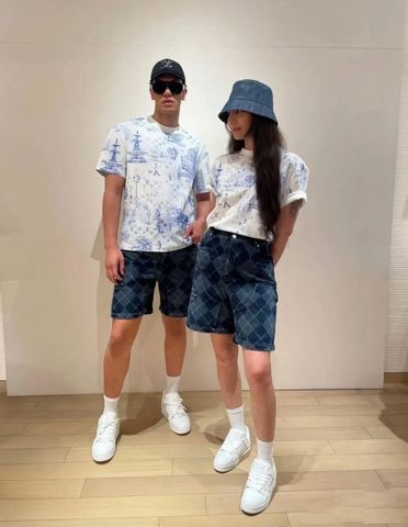 ÁO THUN NAM NỮ L V IN HỌA TIẾT CITYSCAPE MONOGRAM CHẤT COTTON PIQUÉ CAO CẤP