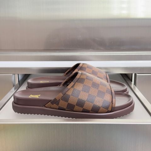 SANDAL NAM L V MIAMI DAMIER DẬP NỔI QUAI BẢN NGANG