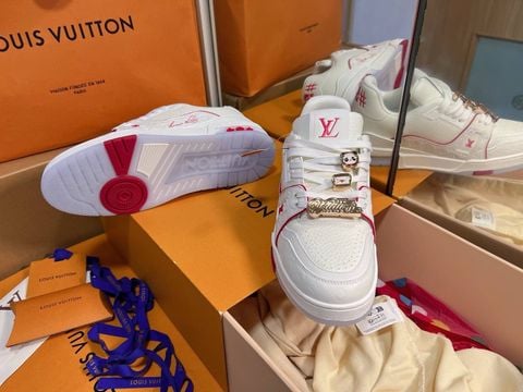SNEAKER NAM NỮ L V DẬP MONOGRAM NỔI
