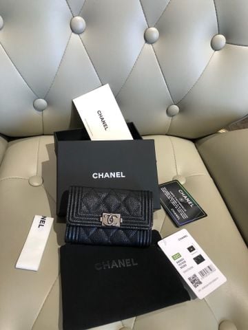 VÍ ĐỰNG THẺ NỮ CN BOY CHẦN BÔNG CAVIAR KHÓA CC VÂN KIM CỔ ĐIỂN