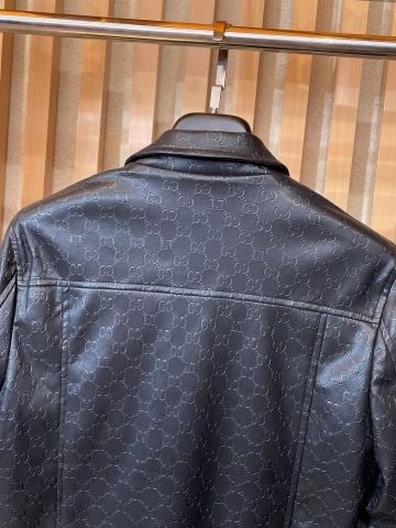 ÁO KHOÁC DA NAM GC DẬP MONOGRAM CỔ BẺ MŨ ẨN PHOM CAO CẤP