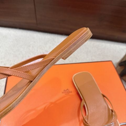 SANDAL NỮ H M DÁNG KẸP QUAI CHÉO KELLY MINI