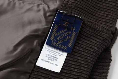 ÁO NAM LV* CARDIGAN DỆT 3D TONE NÂU XÁM