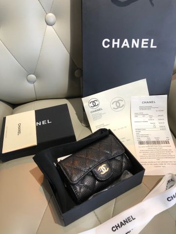 VÍ NỮ CHAN* DA CAVIAR ĐEN KINH ĐIỂN LOGO VÀNG