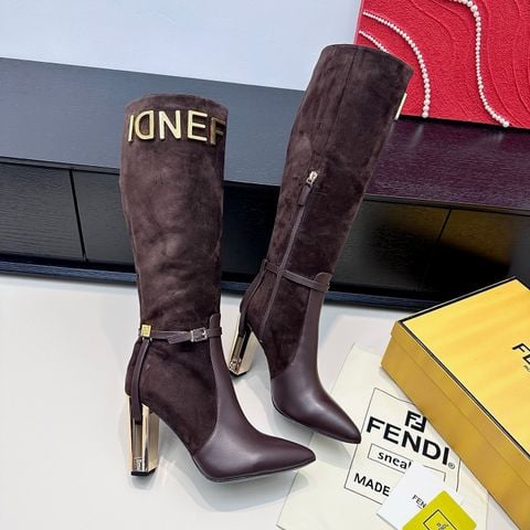 BOOT NỮ FEN*  DA LỘN NÂU GÓT KIM LOẠI RỖNG LOGO VÀNG