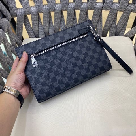 TÚI CẦM TAY NAM LV* PHIÊN BẢN 2025 – HỌA TIẾT ĐEN LỊCH LÃM