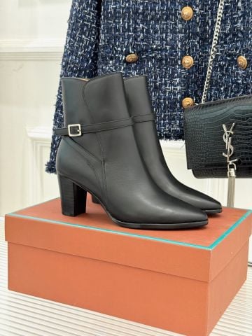 GIÀY BOOTS NỮ Loro* Piana*  MŨI NHỌN – GÓT TRỤ CÓ ĐAI KHÓA