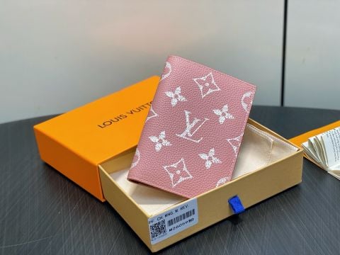 BAO HỘ CHIẾU L*V NAM NỮ MONOGRAM EMPREINTE