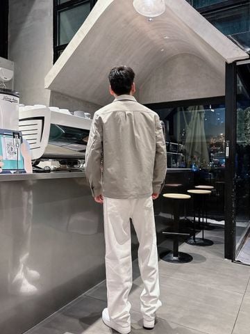 ÁO KHOÁC NAM PRD DÁNG CỔ BẺ KHÓA ZIP TAM GIÁC KIM LOẠI PHOM LUXURY CASUAL