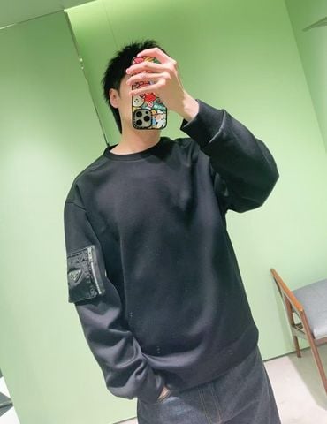 ÁO NỈ NAM P D CỔ TRÒN PHỐI TÚI RE-NYLON TRÊN TAY