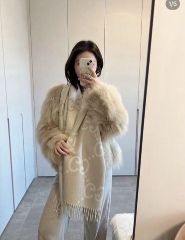 KHĂN CHOÀNG UNISEX GUCC* LEN CASHMERE MÀU BE LOGO  GG DỆT NỔI