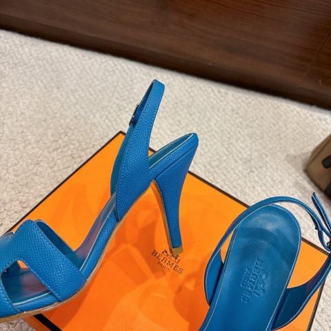 SANDAL CAO GÓT NỮ H M DÁNG H BIỂU TƯỢNG