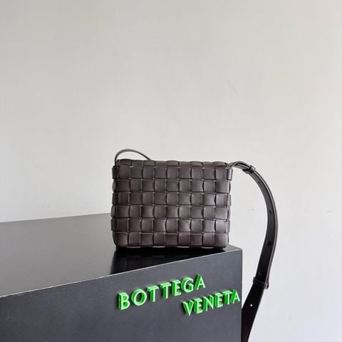 TÚI ĐEO CHÉO NAM NỮ B V ORTO MESSENGER – DA BÊ ĐAN INTRECCIATO