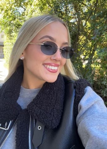 KÍNH MÁT NỮ RAYBAN AUTH DÁNG OVAL KHOAN KHÔNG VIỀN – PHOM NHẸ SANG