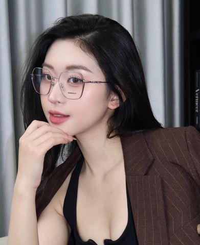 KÍNH MẮT NỮ Burberry* * GỌNG KIM LOẠI VÀNG – DÁNG OVAL THANH LỊCH