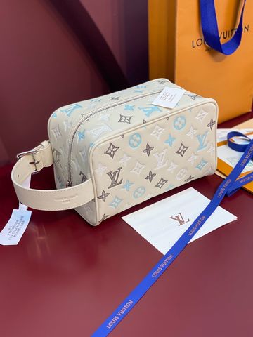 TÚI CẦM TAY NAM NỮ LV* LOCKER DOPP KIT MONOGRAM SHADOW