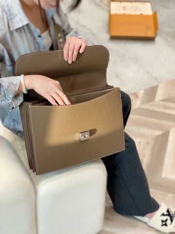 CẶP DA NAM NỮ H M SAC À DÉPÊCHES 38 DA TOGO KHÂU TAY SÁP ONG