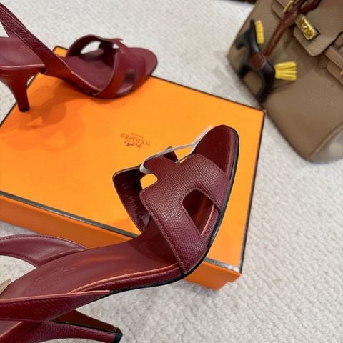 SANDAL CAO GÓT NỮ H M DÁNG H BIỂU TƯỢNG