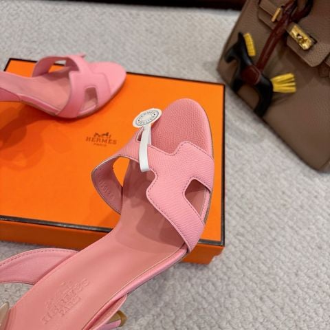 SANDAL CAO GÓT NỮ H M DÁNG H BIỂU TƯỢNG