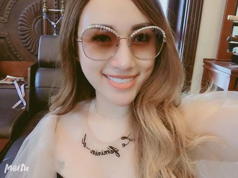 KÍNH MẮT NỮ CN ĐÍNH NGỌC TRAI VIỀN NỔI FORM TRÒN THANH LỊCH
