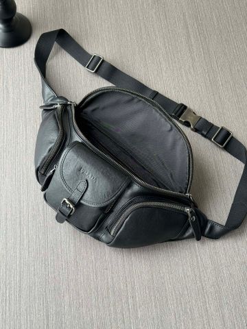 TÚI ĐEO CHÉO NAM NỮ PRAD DA ĐEN ĐA NĂNG