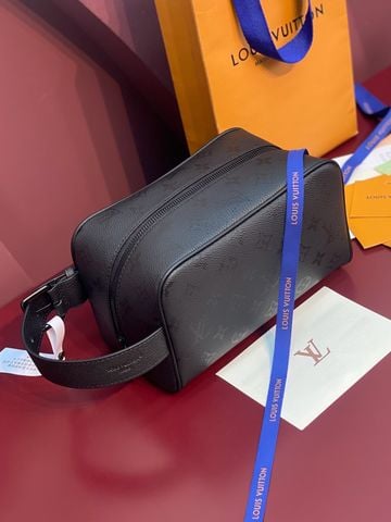 TÚI CẦM TAY NAM NỮ LV LOCKER DOPP KIT MONOGRAM MIDNIGHT CANVAS PHIÊN BẢN NÂNG CẤP