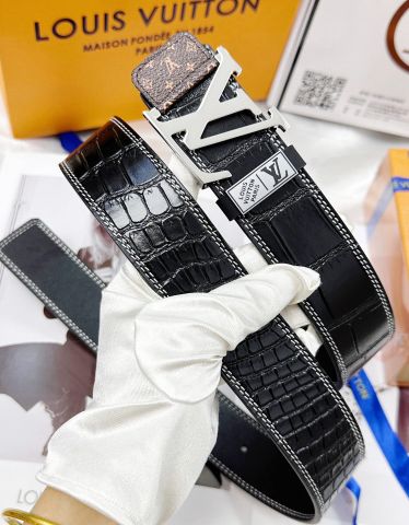 THẮT LƯNG NAM LV* VÂN CÁ SẤU ĐEN – BẢN 3.8CM, KHÓA LOGO KIM LOẠI, 2 MẶT DÙNG