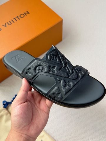 SANDAL NAM L V PORTOFINO DA BÊ VÂN HẠT QUAI LV DẬP NỔI
