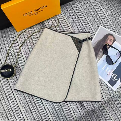 CHÂN VÁY NỮ LV* LOGO JACQUARD – VIỀN DA CỪU, DẠ HAI MẶT (
