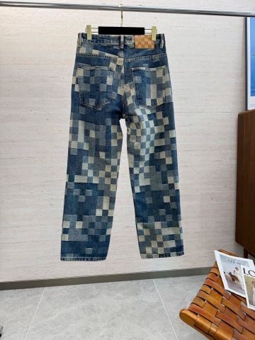 QUẦN JEANS NAM L V PHOM ỐNG ĐỨNG – HỌA TIẾT Ô VUÔNG PATCHWORK CỰC CHẤT