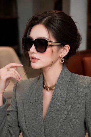 KÍNH MẮT NỮ D R GỌNG VUÔNG OVERSIZE – CHI TIẾT CD KIM LOẠI