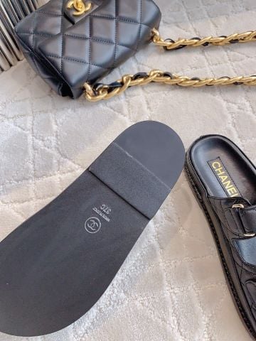 SANDAL NỮ CN* CHẦN BÔNG QUILTED – LOGO THÊU NỔI TINH XẢO – KHÓA DÁN LINH HOẠT