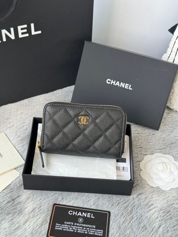 VÍ NỮ CHA  DA CAVIAR ĐEN – QUILTING BIỂU TƯỢNG, LOGO VÀNG NỔI BẬT