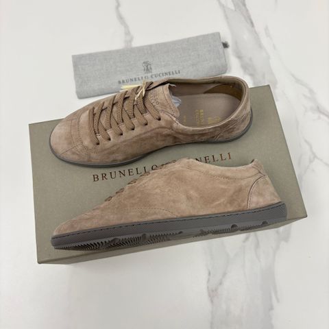 SNEAKER NAM B C LOW-TOP SUEDE CALFSKIN PHOM ĐẾ BẰNG SPORTY-LUXURY,
