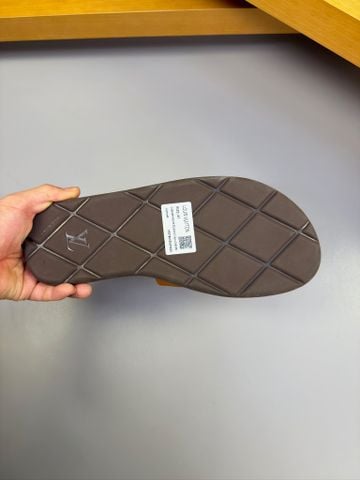DÉP NAM L V MULE QUAI NGANG DA BÊ VÂN HẠT LOGO NỔI 3D,