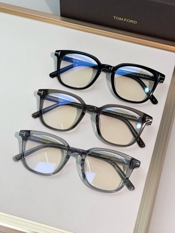 KÍNH MẮT NAM TF DÁNG VUÔNG BO GÓC THANH LỊCH CHI TIẾT T KIM LOẠI